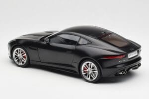 Jaguar F-Type R X152 Noir Mat AUTOart 1:18 73652 Composite — image 7 sur 8