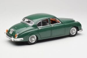 Jaguar Mark II British Racing Vert & Intérieur Bleu Maisto 1:18 59001 Métal — image 3 sur 8