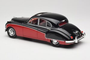 Jaguar Mk VIII Noir & Rouge Foncé BoS Models 1:18 BOS408 Résine — image 5 sur 6