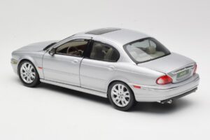 Jaguar X-Type Argent Maisto 1:18 7271328 Métal — image 7 sur 8