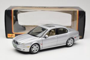 Jaguar X-Type Argent Maisto 1:18 7271328 Métal — image 8 sur 8