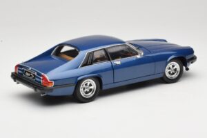 Jaguar XJ-S Bleu Road Signature 1:18 92658 Métal — image 3 sur 8