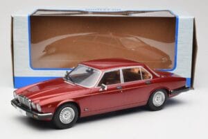 Jaguar XJ Series III Metallic Dark Red MCG 1:18 MCG18176 Métal — image 6 sur 6