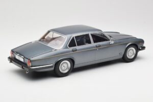 Jaguar XJ Series III Metallic Grey MCG 1:18 MCG18177 Métal — image 2 sur 6