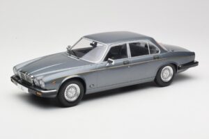 Jaguar XJ Series III Metallic Grey MCG 1:18 MCG18177 Métal