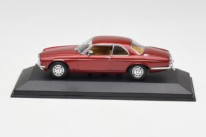 Jaguar XJ12 Coupé Regency Rouge Minichamps 1:43 400130461 Métal