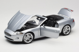 Jaguar XK X150 Cabriolet Argent Minichamps 1:18 153130533 Métal — image 2 sur 8