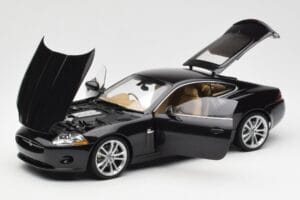 Jaguar XK-R X150 Midnight Noir AUTOart 1:18 73632 Métal — image 2 sur 8