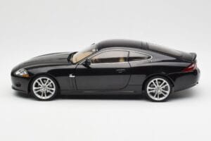 Jaguar XK-R X150 Midnight Noir AUTOart 1:18 73632 Métal — image 4 sur 8