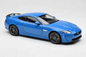 Jaguar XKR-S X150 French Racing Bleu AUTOart 1:18 73641 Métal — image 6 sur 8