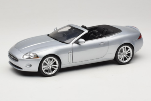 Jaguar XK X150 Cabriolet Argent Minichamps 1:18 150130531 Métal