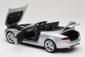 Jaguar XK X150 Cabriolet Argent Minichamps 1:18 150130531 Métal — image 5 sur 8