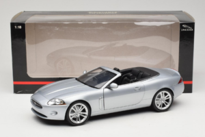 Jaguar XK X150 Cabriolet Argent Minichamps 1:18 150130531 Métal — image 8 sur 8