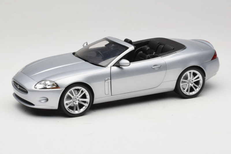 Jaguar XK X150 Cabriolet Argent Minichamps 1:18 150130531 Métal
