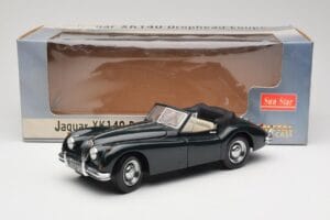 Jaguar XK140 Drophead Coupe Noir Sun Star 1:18 2802 Métal — image 8 sur 8