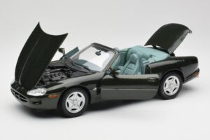 Jaguar XK8 X100 Cabriolet British Racing Vert Maisto 1:18 50285 Métal — image 2 sur 8