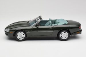 Jaguar XK8 X100 Cabriolet British Racing Vert Maisto 1:18 50285 Métal — image 4 sur 8
