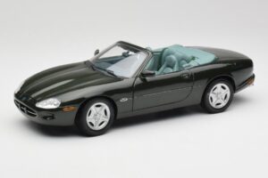 Jaguar XK8 X100 Cabriolet British Racing Vert Maisto 1:18 50285 Métal