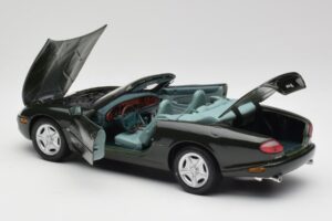 Jaguar XK8 X100 Cabriolet British Racing Vert Maisto 1:18 50285 Métal — image 5 sur 8