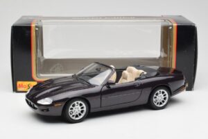 Jaguar XKR X100 Cabriolet Gris Maisto 1:18 50331 Métal — image 8 sur 8