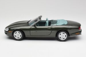 Jaguar XKR X100 Cabriolet Vert Maisto 1:18 37800-M1 Métal — image 4 sur 8