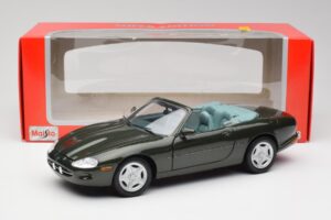 Jaguar XKR X100 Cabriolet Vert Maisto 1:18 37800-M1 Métal — image 8 sur 8