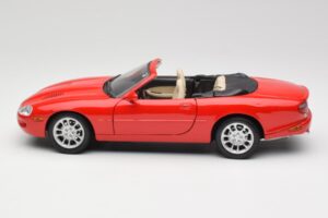 Jaguar XKR X100 Rouge Maisto 1:18 50330 Métal — image 4 sur 8