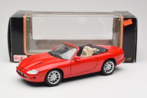 Jaguar XKR X100 Rouge Maisto 1:18 50330 Métal — image 8 sur 8