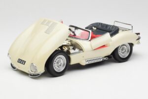 Jaguar XKSS Crème AUTOart 1:18 73512 Métal — image 2 sur 8