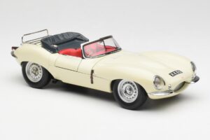 Jaguar XKSS Crème AUTOart 1:18 73512 Métal — image 6 sur 8