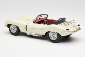 Jaguar XKSS Crème AUTOart 1:18 73512 Métal — image 7 sur 8