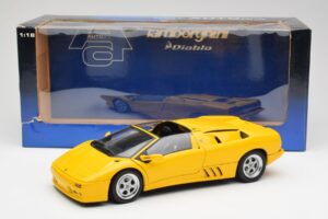 Lamborghini Diablo Roadster Jaune AUTOart 1:18 70092 Métal — image 8 sur 8