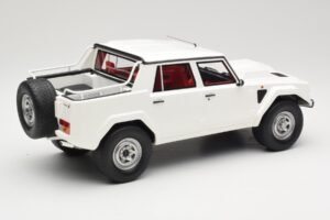 Lamborghini LM002 Blanc Kyosho 1:18 GTS18508W Résine — image 2 sur 6