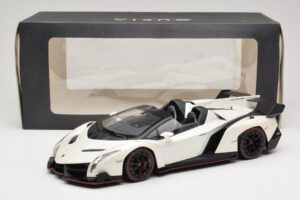 Lamborghini Veneno Roadster Blanc Avec Ligne Rouge Kyosho 1:18 C09502W Métal — image 6 sur 6