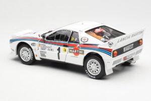 Lancia 037 Martini #1 W. Rohrl / C. Geistdorfer Winner Rally Monte Carlo 1983 Version de Nuit Kyosho 1:18 08306A Métal — image 7 sur 8