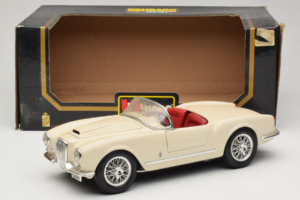 Lancia Aurelia B24 Spider Beige Bburago 1:18 3010-M2 Métal — image 8 sur 8