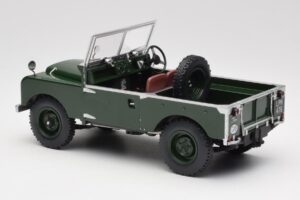Land Rover 88 Series 1 Open Top Vert Foncé MCG 1:18 MCG18367 Métal — image 4 sur 6