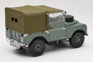 Land Rover 88 Series I Vert Minichamps 1:18 150168900 Métal — image 3 sur 8