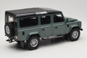 Land Rover Defender Station Wagon Keswick Green GT Spirit 1:18 GT527 Résine — image 2 sur 6