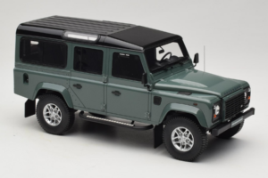 Land Rover Defender Station Wagon Keswick Green GT Spirit 1:18 GT527 Résine — image 4 sur 6