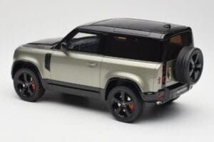Land Rover Defender 90 HSE P400 L663 Pangea Green Metallic GT Spirit 1:18 GT517 Résine — image 5 sur 6