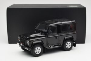 Land Rover Defender 90 Santorini Noir Métallisé Kyosho 1:18 08901BK Métal — image 8 sur 8