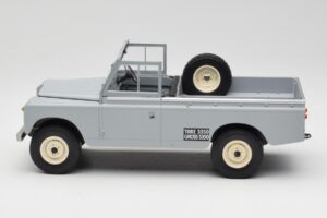 Land Rover Series II 109 Pickup Gris MCG 1:18 MCG18092 Métal — image 3 sur 6