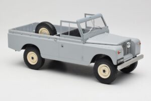 Land Rover Series II 109 Pickup Gris MCG 1:18 MCG18092 Métal — image 4 sur 6