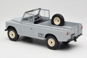 Land Rover Series II 109 Pickup Gris MCG 1:18 MCG18092 Métal — image 5 sur 6