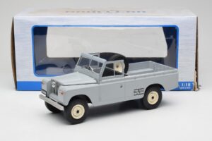 Land Rover Series II 109 Pickup Gris MCG 1:18 MCG18092 Métal — image 6 sur 6