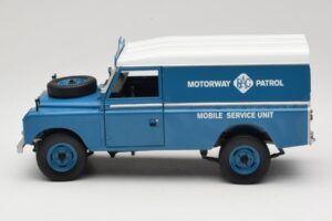 Land Rover Series III 109 Soft Top Motorway Patrol Bleu Eagles Race 1:18 4403 Métal — image 4 sur 8
