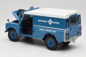 Land Rover Series III 109 Soft Top Motorway Patrol Bleu Eagles Race 1:18 4403 Métal — image 5 sur 8