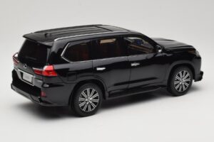 Lexus LX570 J200 Noir LCD 1:18 LCD18010-BL Métal — image 3 sur 8