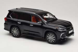 Lexus LX570 J200 Noir LCD 1:18 LCD18010-BL Métal — image 6 sur 8